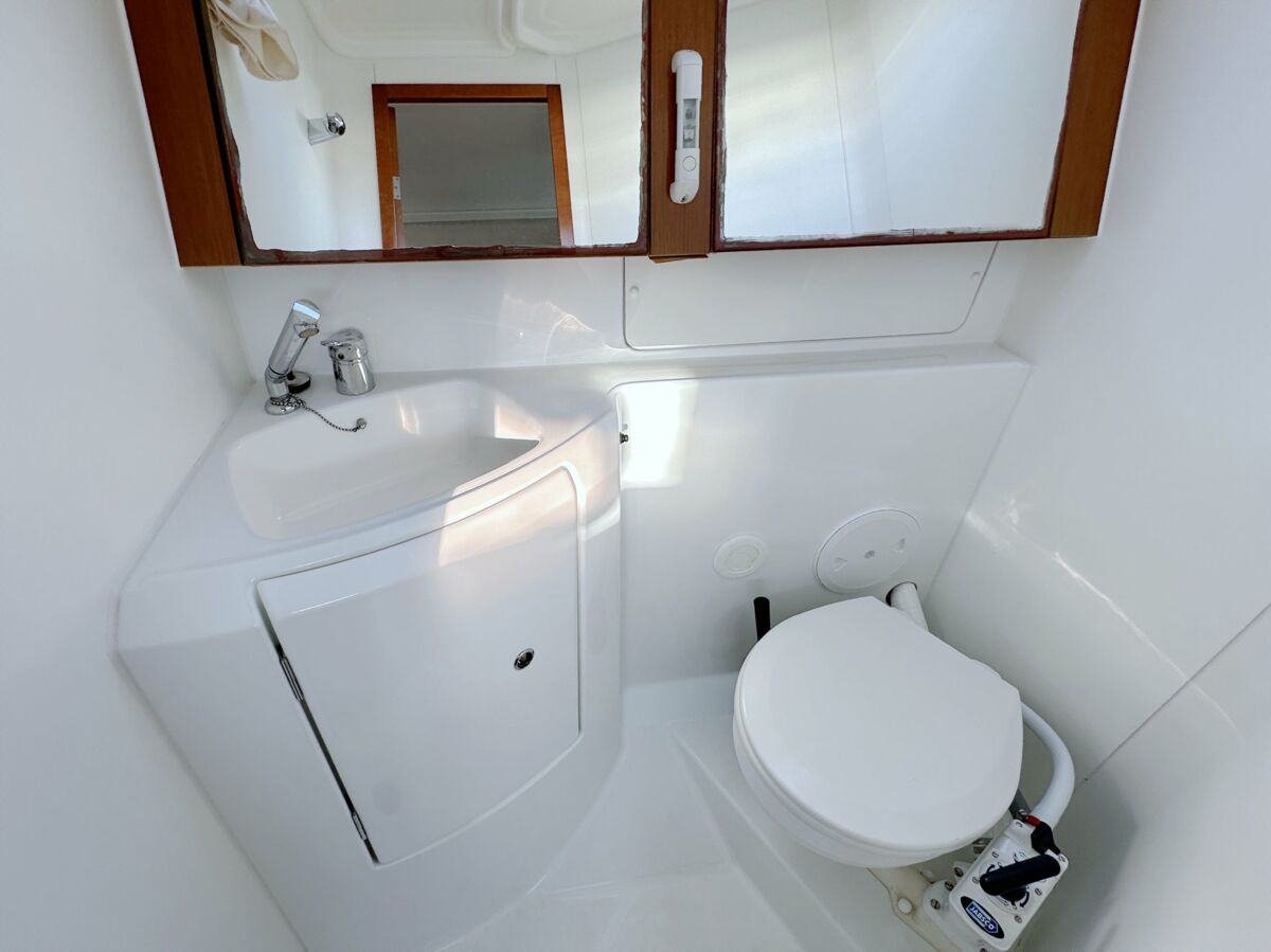 Sailing yacht Beneteau Oceanis 37 Sailing World Yachtbrokers Heiligenhafen 17