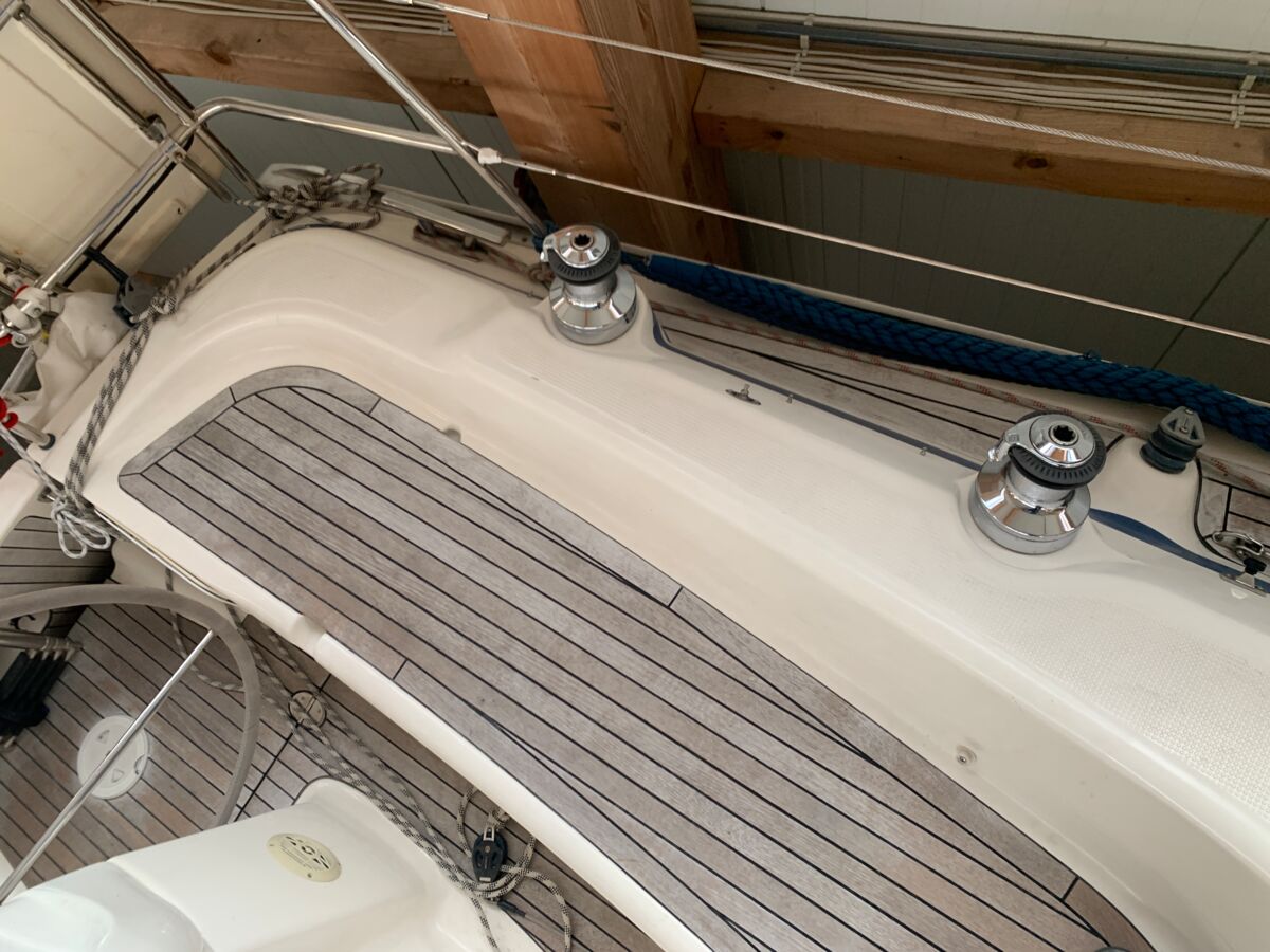 Segelyacht Bavaria 31 Cruiser Sailing World Yachtmakler 39