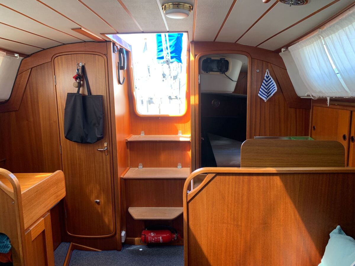 Segelyacht Hallberg-Rassy 34 Sailing World Yachtbrokers 35
