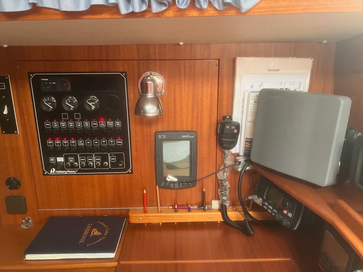 Segelyacht Hallberg-Rassy 36 MK II Sailing World Yachtmakler 17