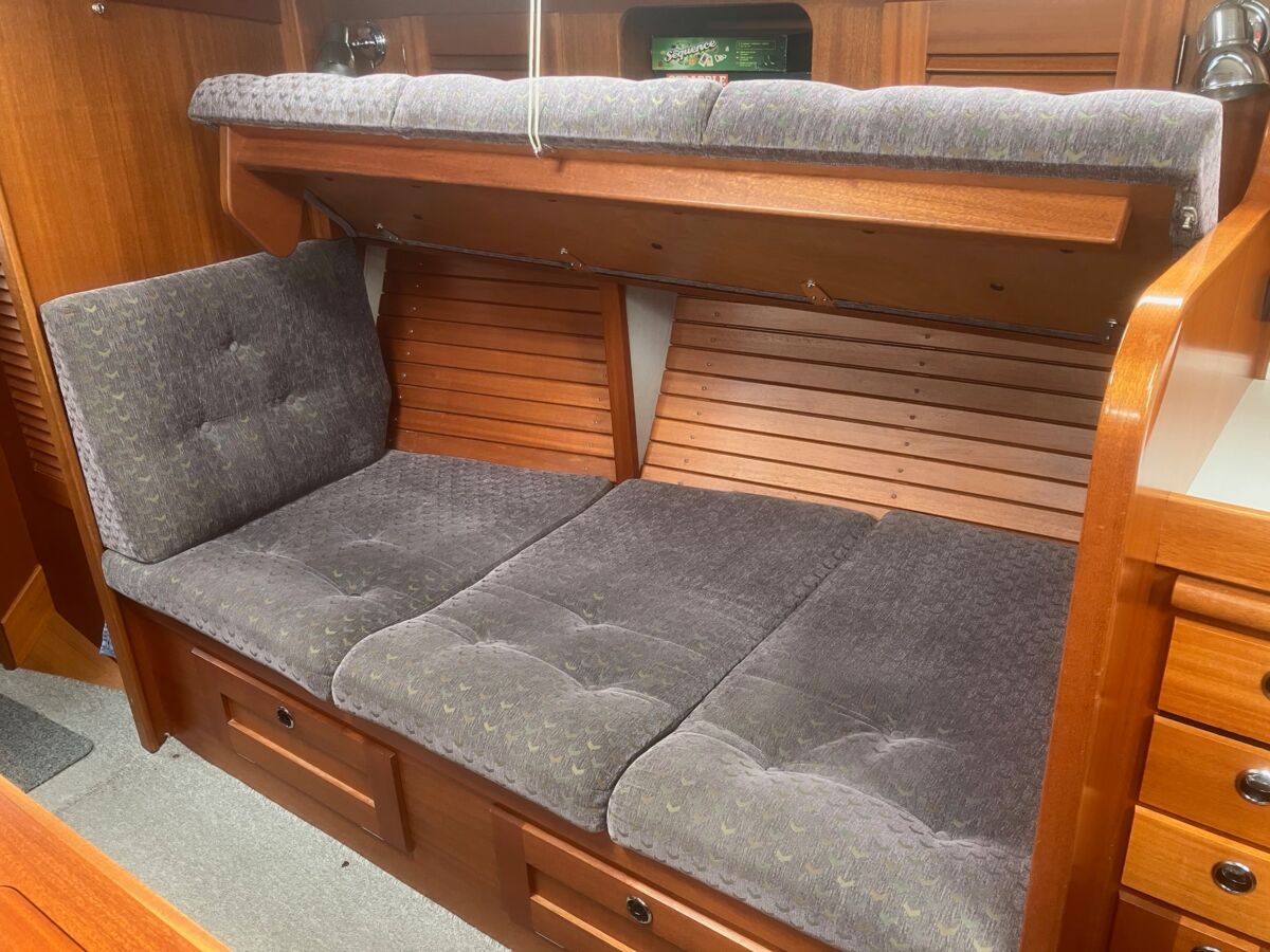 Segelyacht Hallberg-Rassy 36 MK II Sailing World Yachtmakler 32