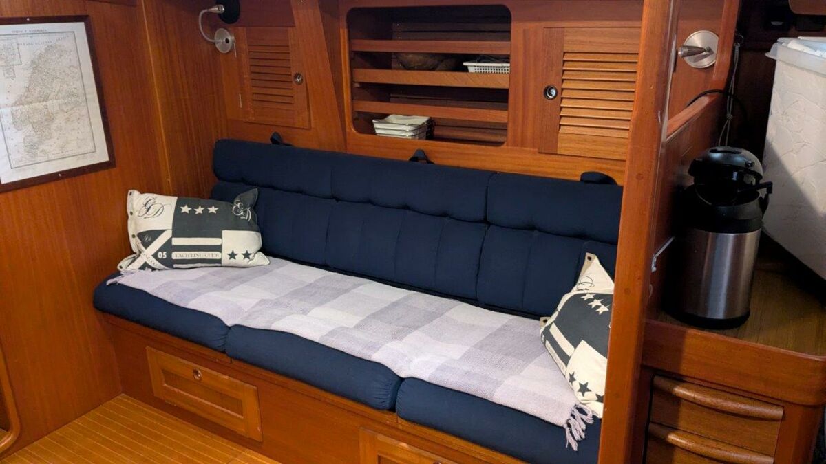 Segelyacht Hallberg-Rassy 45 Sailing World Yachtmakler   (16)