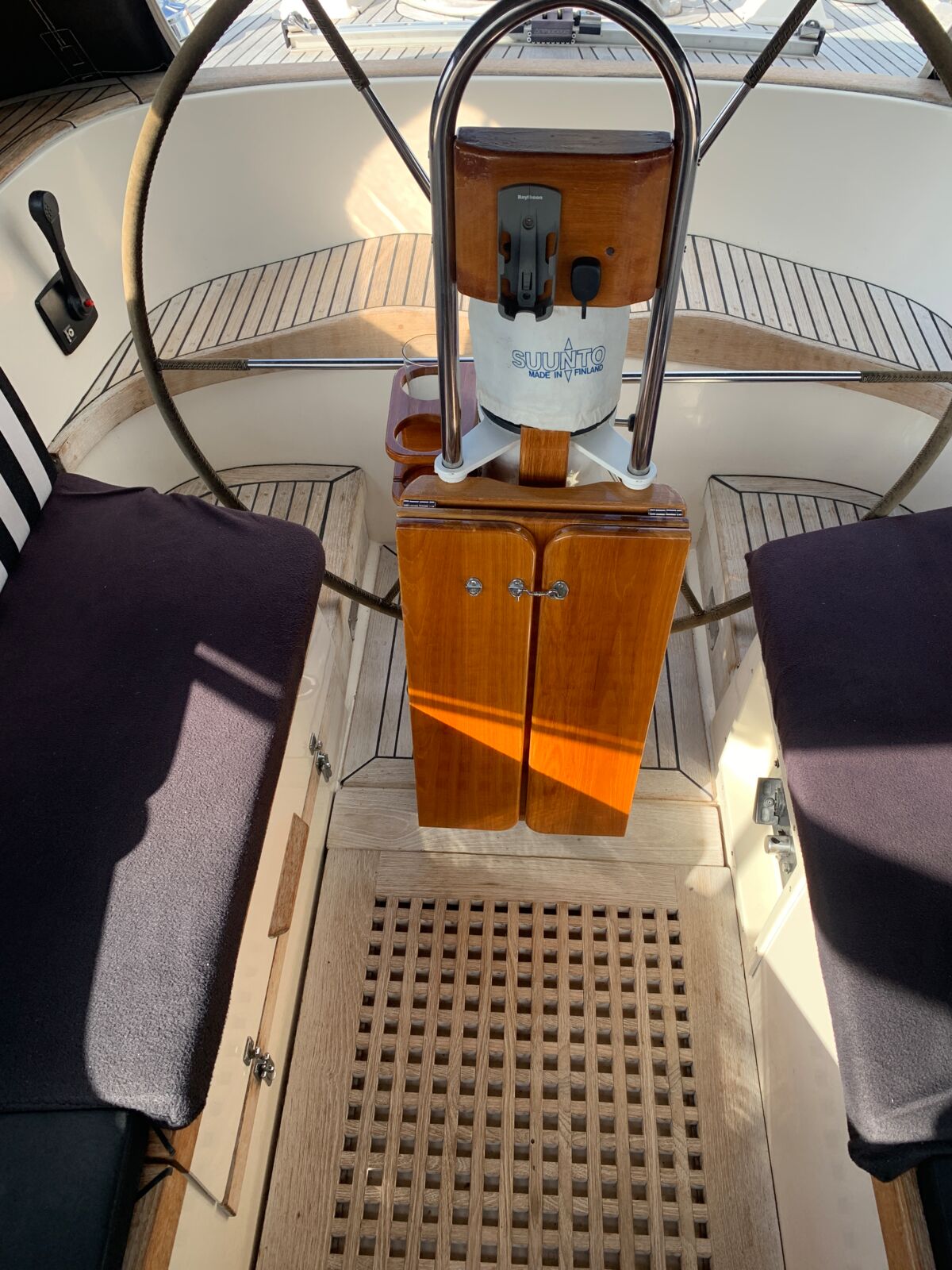 Segelyacht Hallberg-Rassy 45 Sailing World Yachtmakler Heiligenhafen 42