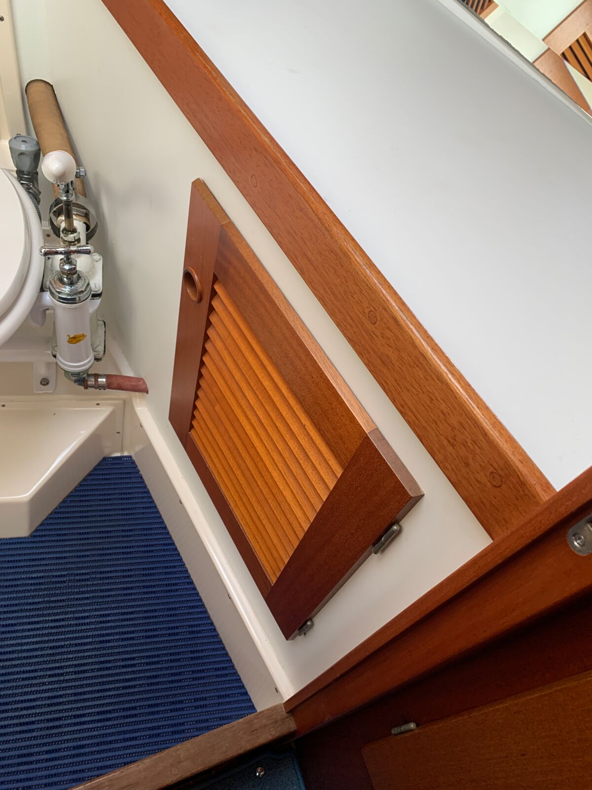 Segelyacht Hallberg-Rassy 45 Sailing World Yachtmakler Heiligenhafen 98