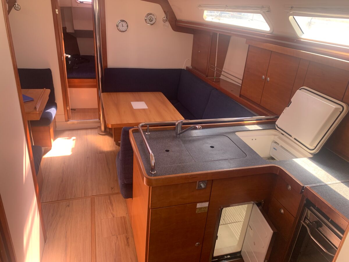 Segelyacht Hanse 370 Sailing World Yachtbrokers Heiligenhafen 3