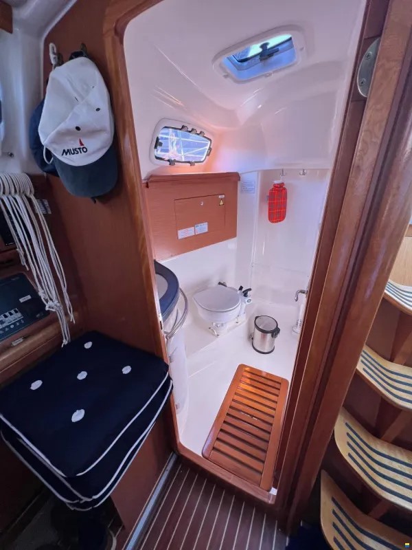 Sailing Yacht Bavaria 34 Cruiser Sailing World Yachtbrokers Heiligenhafen 4