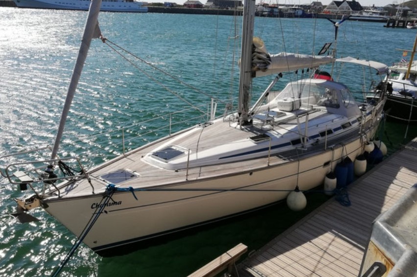 Sailing Yacht Bavaria 42 Sailing World Yachtbrokers 4