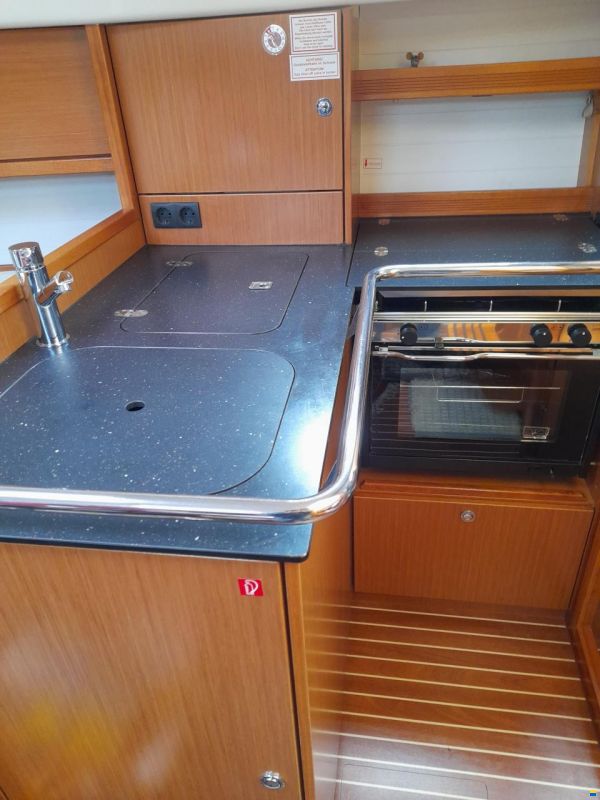 Sailing Yacht Bavaria Cruiser 32 Sailing World Yachtbrokers 12