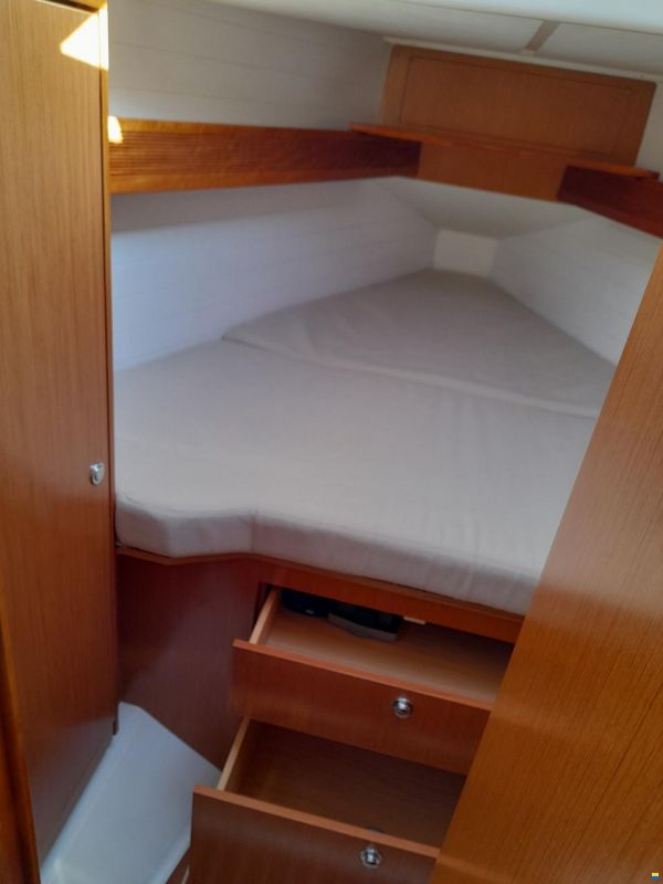 Sailing Yacht Bavaria Cruiser 32 Sailing World Yachtbrokers 9