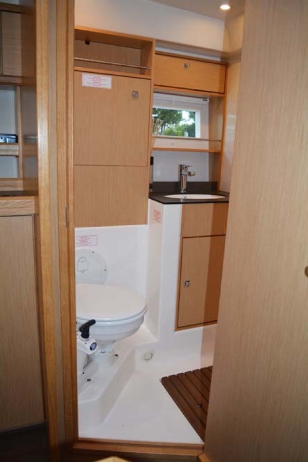 Motoryacht Bavaria Sport 35 Sailing World Yachtmakler Heiligenhafen 21