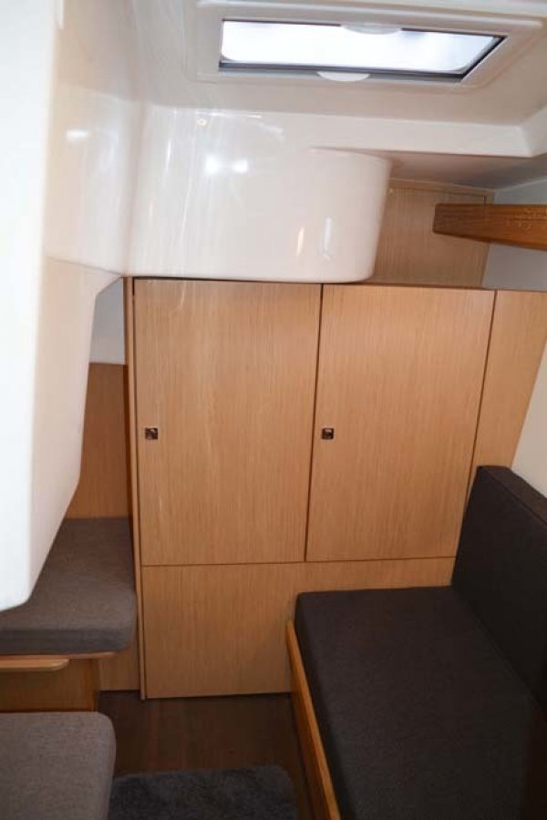 Motoryacht Bavaria Sport 35 Sailing World Yachtmakler Heiligenhafen 37