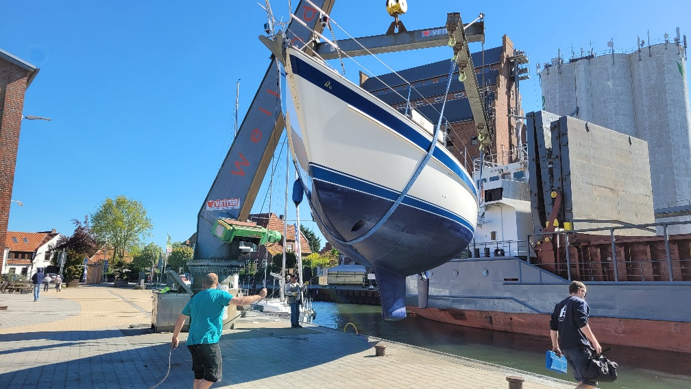 Sailing Yacht Hallberg-Rassy 42 F Sailing World Yachtbrokers Heiligenhafen 76