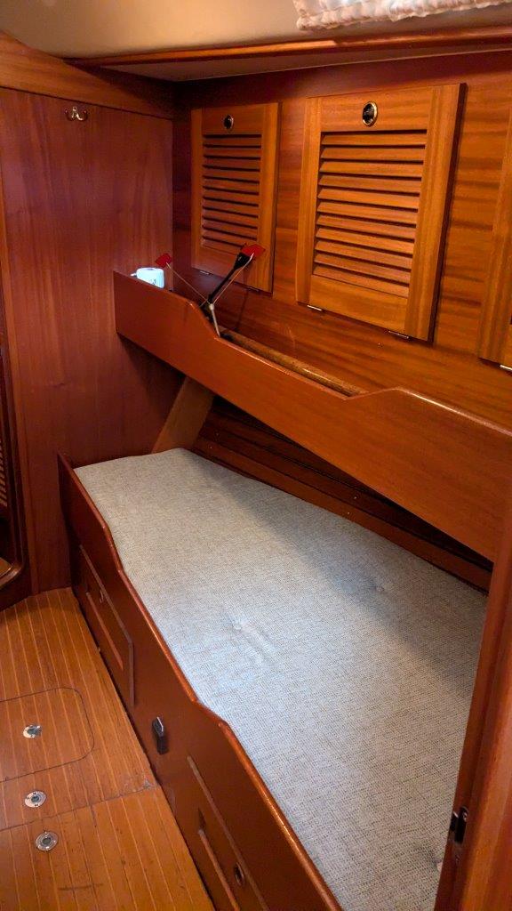 Segelyacht Hallberg-Rassy 45 Sailing World Yachtmakler   (18)