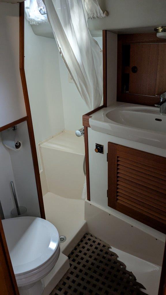 Segelyacht Hallberg-Rassy 45 Sailing World Yachtmakler   (37)