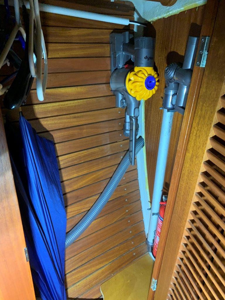 Segelyacht Hallberg-Rassy 45 Sailing World Yachtmakler   (43)