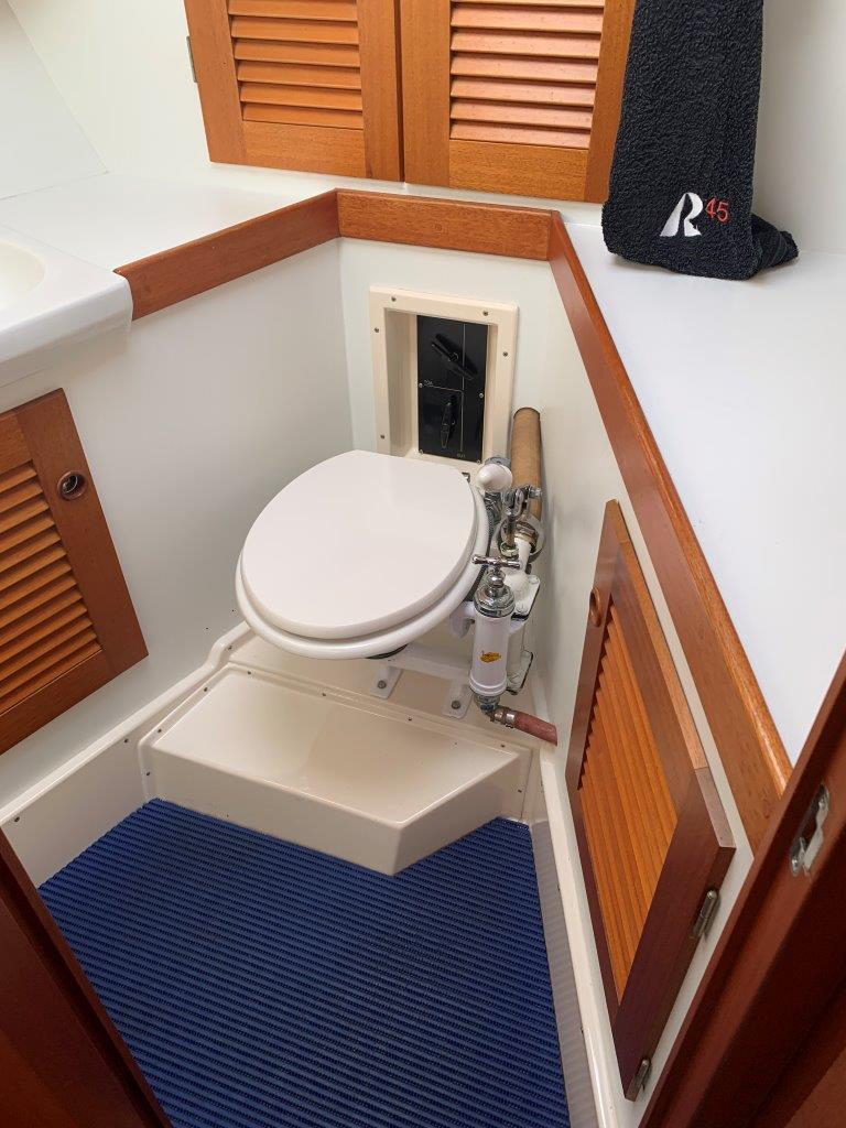 Segelyacht Hallberg-Rassy 45 Sailing World Yachtmakler Heiligenhafen 95