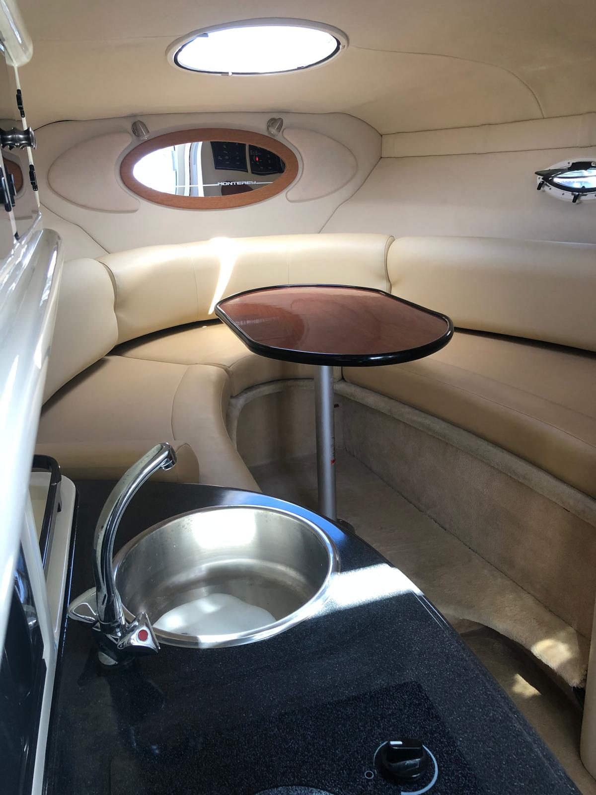 Motoryacht Monterey 270 Cruiser Sailing World Yachtmakler 6