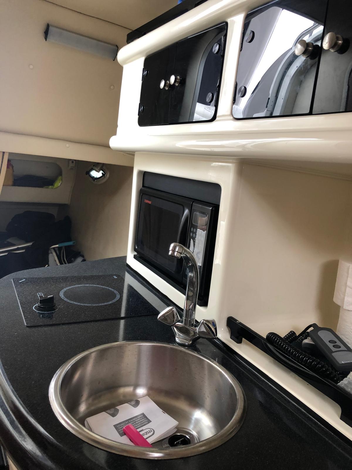 Motoryacht Monterey 270 Cruiser Sailing World Yachtmakler 7