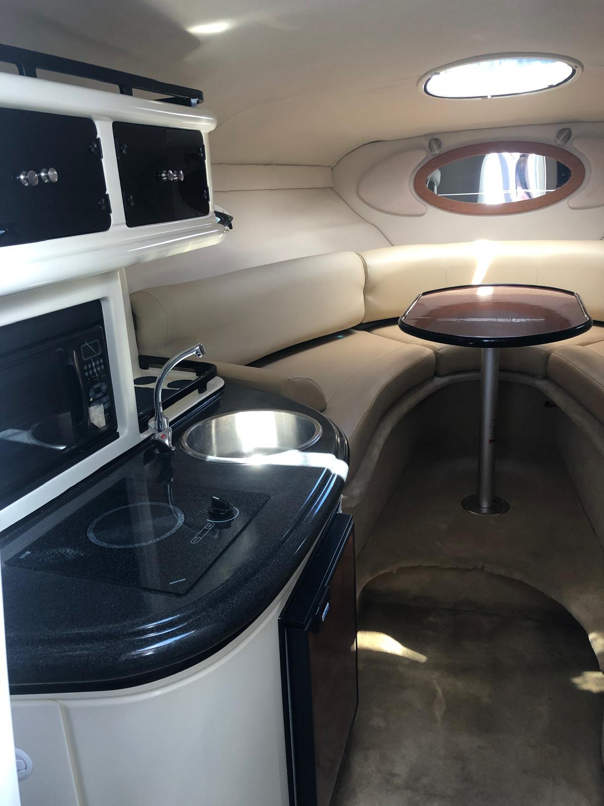 Motoryacht Monterey 270 Cruiser Sailing World Yachtmakler 9