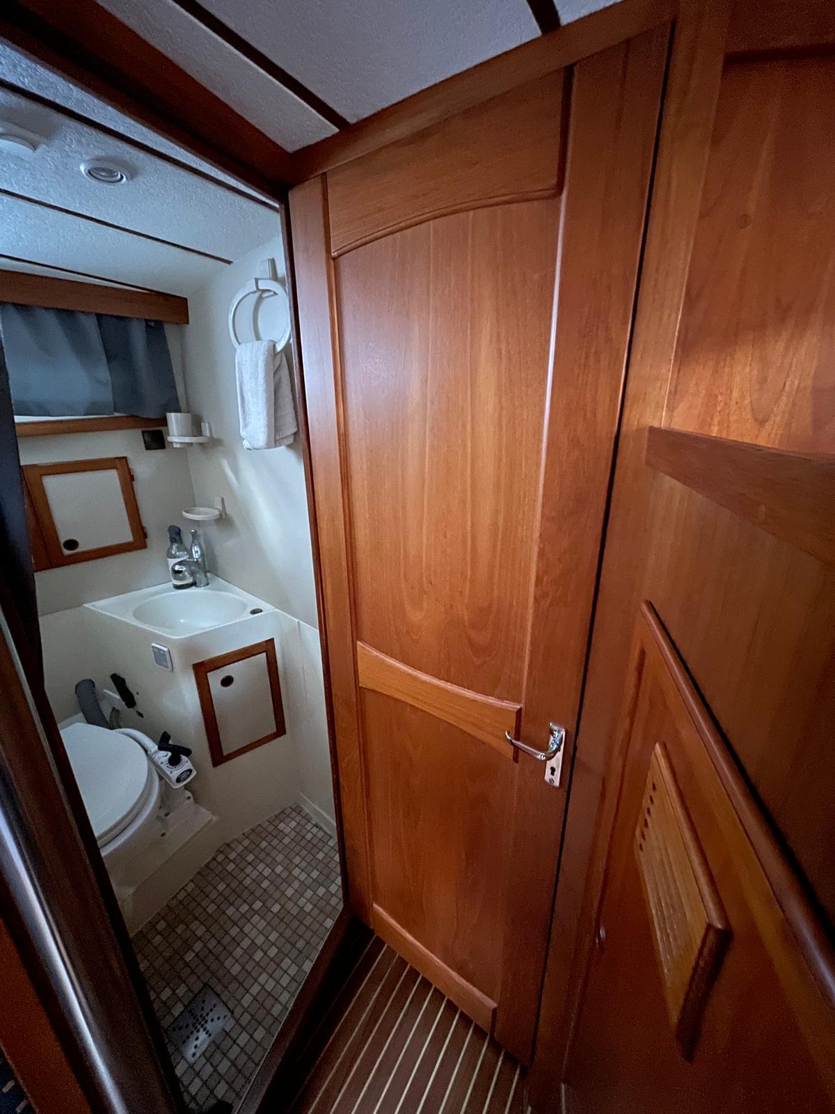 Motorsegler Nauticat 33 Sailing World Yachtmakler 31