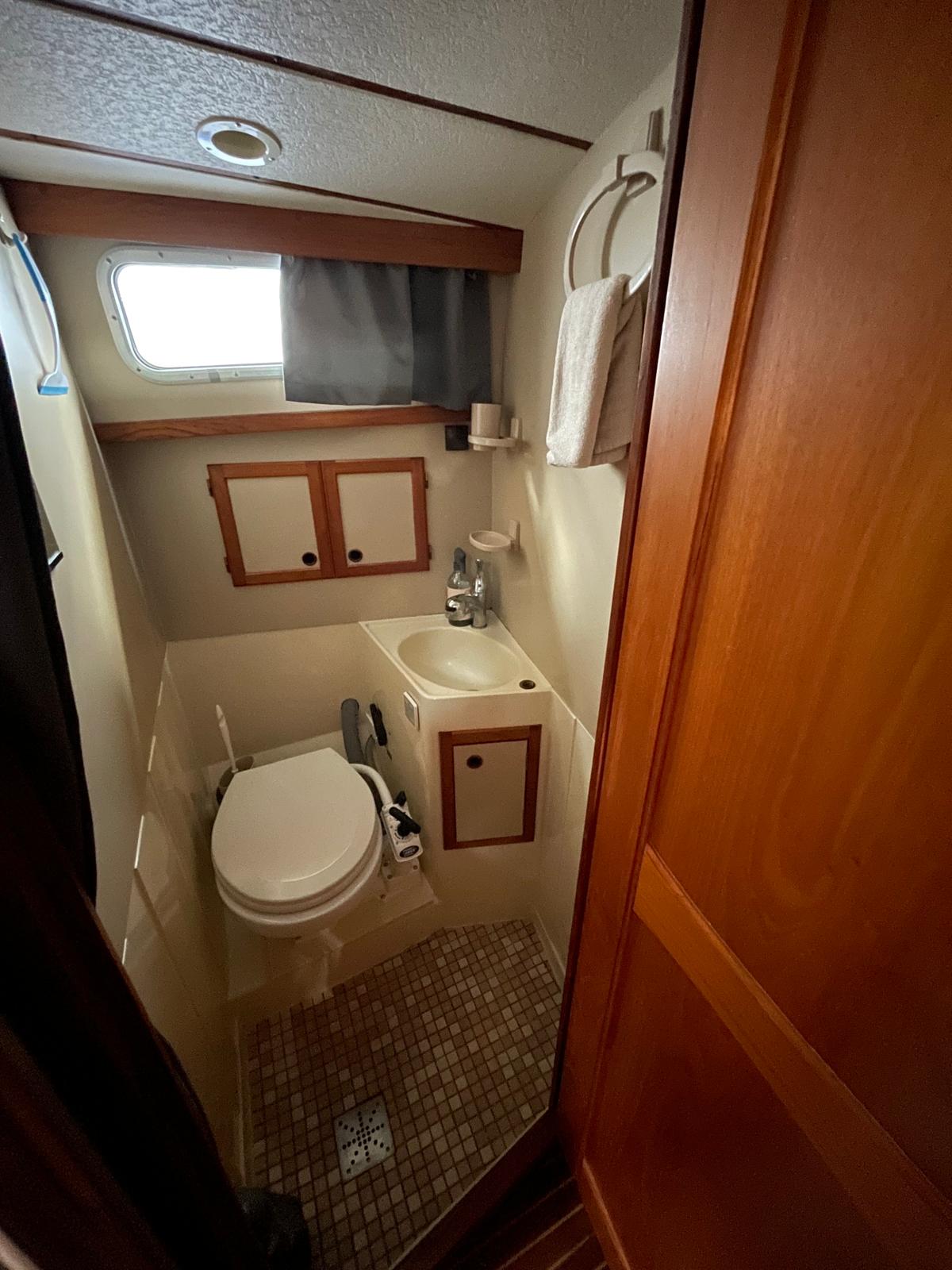 Motorsegler Nauticat 33 Sailing World Yachtmakler 32