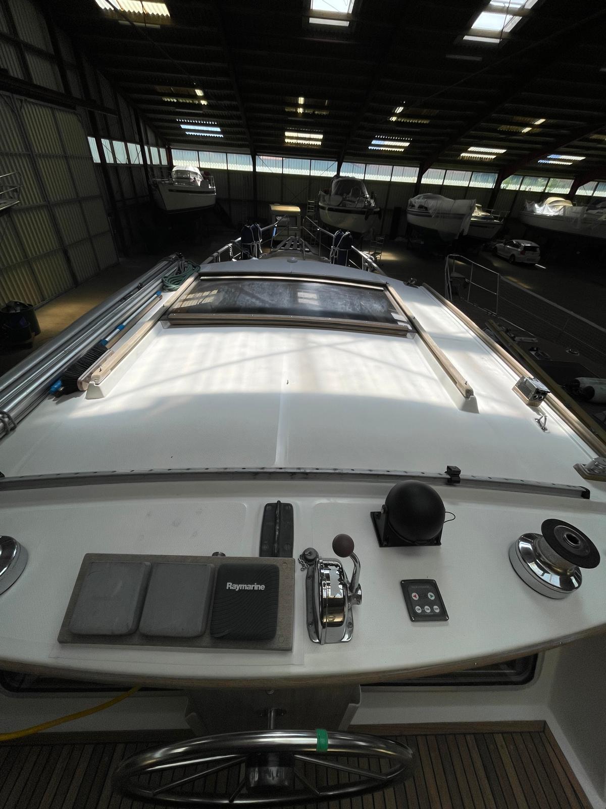 Motorsegler Nauticat 33 Sailing World Yachtmakler 47