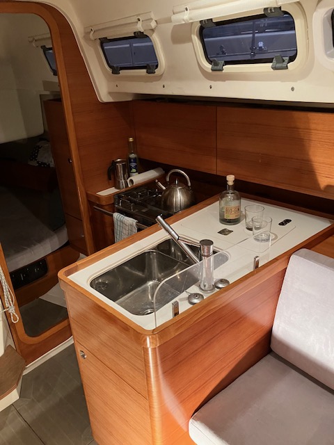 Sailing Yacht Salon 34 Sailing World Yachtbrokers 10