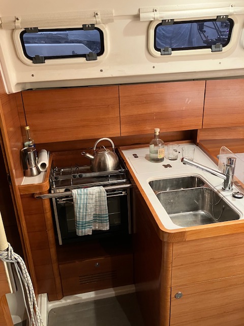 Sailing Yacht Salon 34 Sailing World Yachtbrokers 11