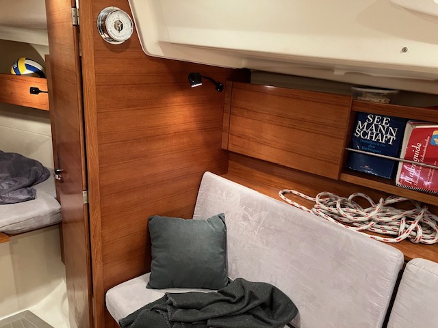 Sailing Yacht Salon 34 Sailing World Yachtbrokers 13