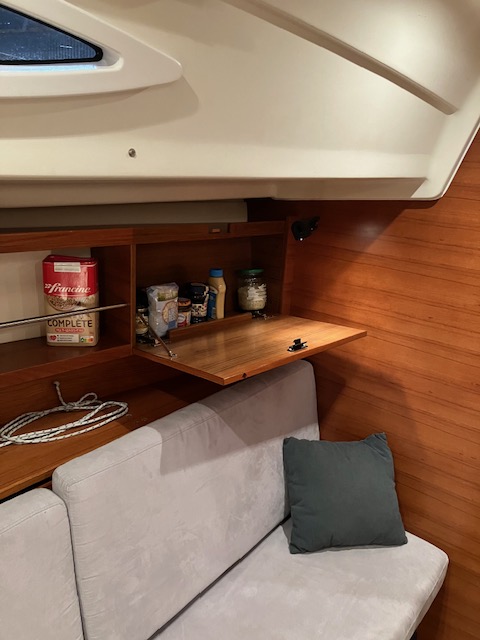 Sailing Yacht Salon 34 Sailing World Yachtbrokers 15