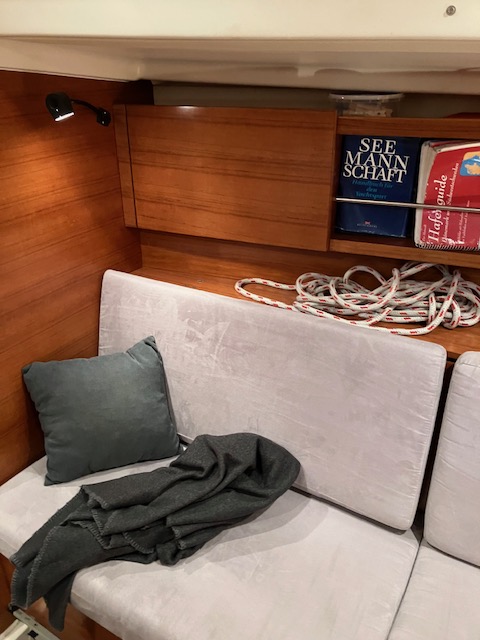 Sailing Yacht Salon 34 Sailing World Yachtbrokers 17