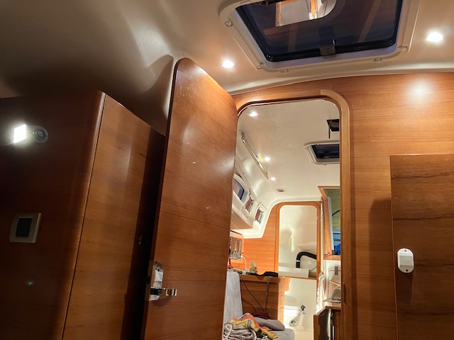 Sailing Yacht Salon 34 Sailing World Yachtbrokers 22