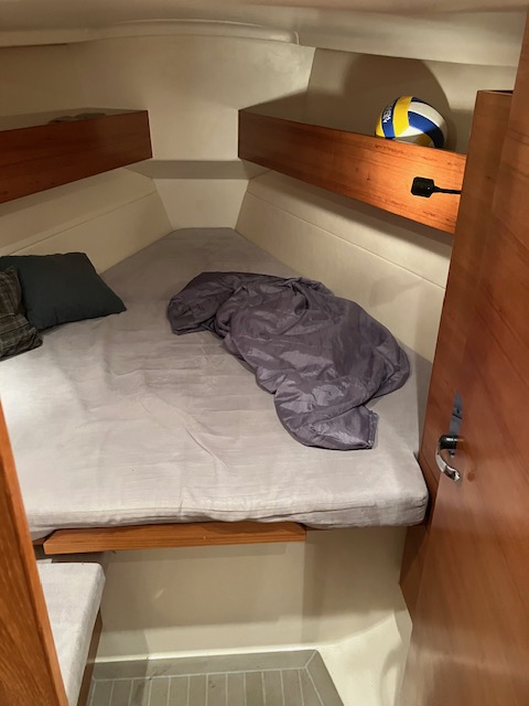 Sailing Yacht Salon 34 Sailing World Yachtbrokers 24