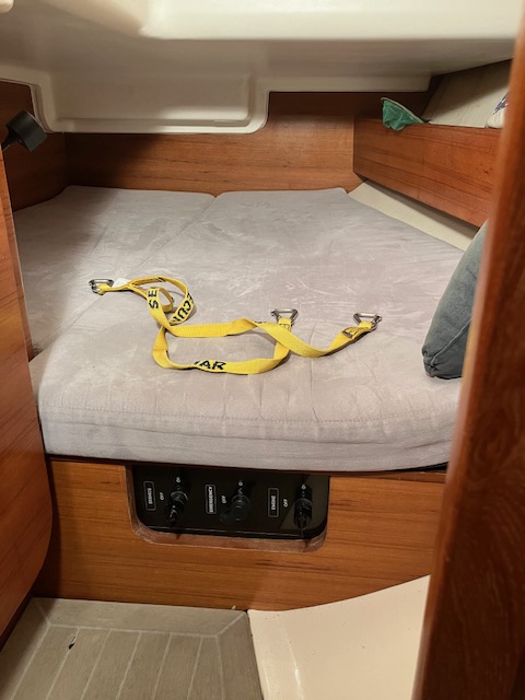 Sailing Yacht Salon 34 Sailing World Yachtbrokers 28