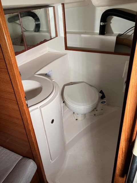 Sailing Yacht Salon 34 Sailing World Yachtbrokers 35