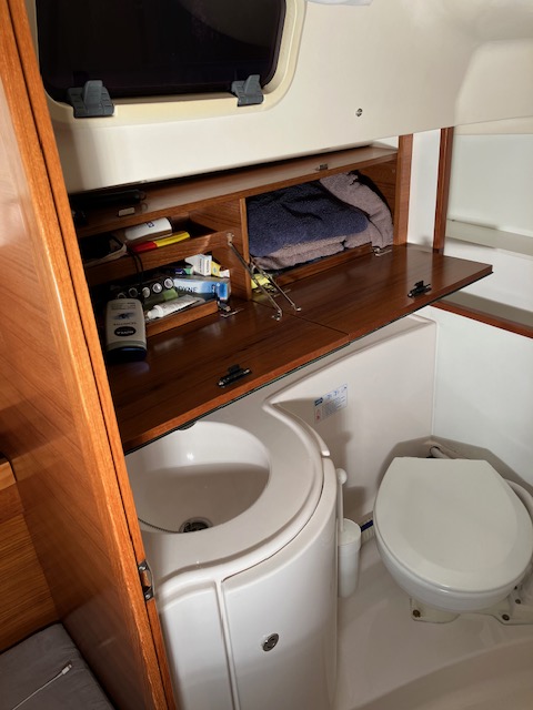 Sailing Yacht Salon 34 Sailing World Yachtbrokers 37