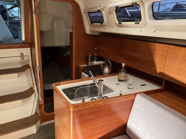 Sailing Yacht Salon 34 Sailing World Yachtbrokers 9